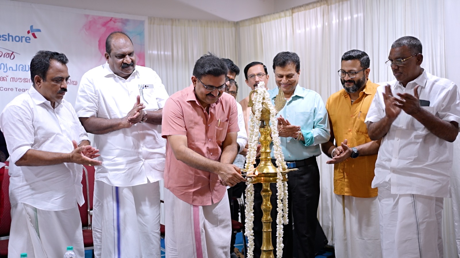 വിപിഎസ് ലേക്‌ഷോറിന്റെ ‘അമ്മയ്‌ക്കൊരു കരുതൽ’