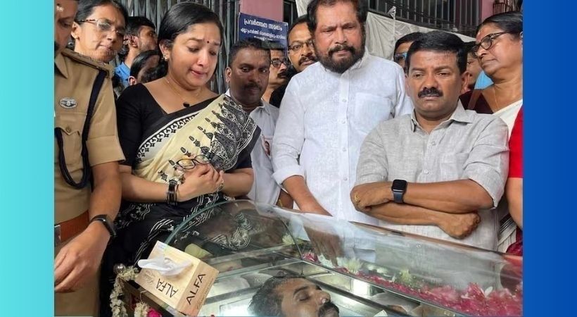 നവീന്‍ ബാബുവിന് കണ്ണീരോടെ വിട; വിലാപയാത്രയായി പത്തനംതിട്ട കലക്ടറേറ്റില്‍ മന്ത്രിമാരും രാഷ്ട്രീയ നേതാക്കളും ആദരാഞ്ജലി അര്‍പ്പിച്ചു