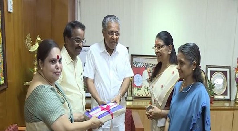 ഹേമ കമ്മറ്റി റിപ്പോര്‍ട്ട്: ഹൈക്കോടതി ഉത്തരവിനെതിരായ ഹര്‍ജി സുപ്രീംകോടതി മാറ്റിവെച്ചു