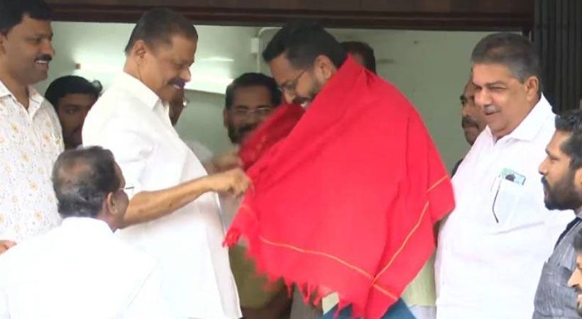പൂർവ കോണ്‍ഗ്രസ് നേതാവ് പി സരിൻ സിപിഎമ്മില്‍ ചേര്‍ന്നു; എ കെ ജി സെന്ററില്‍ ഔദ്യോഗിക സ്വീകരണം