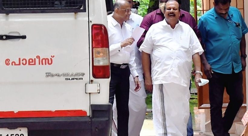 ബി.ജെ.പി നേതാവ് പി.സി. ജോര്‍ജിനെ അറസ്റ്റ് ചെയ്യാന്‍ നീക്കം; പൊലീസ് വീട്ടിലെത്തി