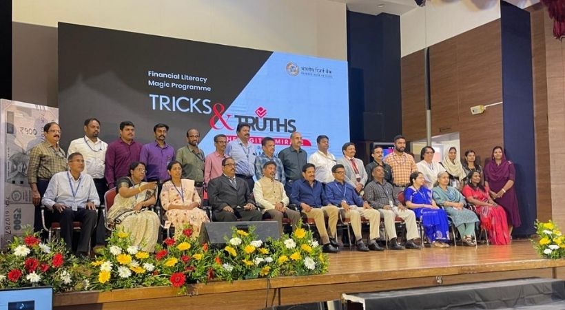 മുതുകാടിന്റെ മാജിക് :സാമ്പത്തിക സാക്ഷരത ബോധവത്കരണം