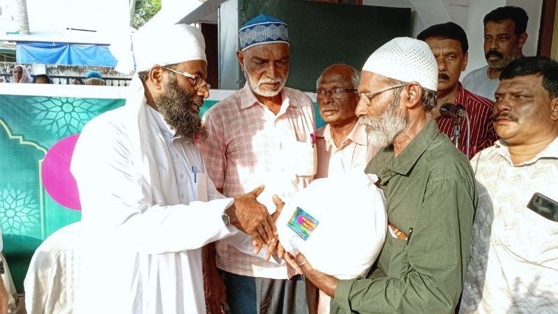 പ്രവാസി ഭാരതി 250 പേർക്ക് ഭക്ഷ്യധാന്യ കിറ്റ് വിതരണം ചെയ്തു.