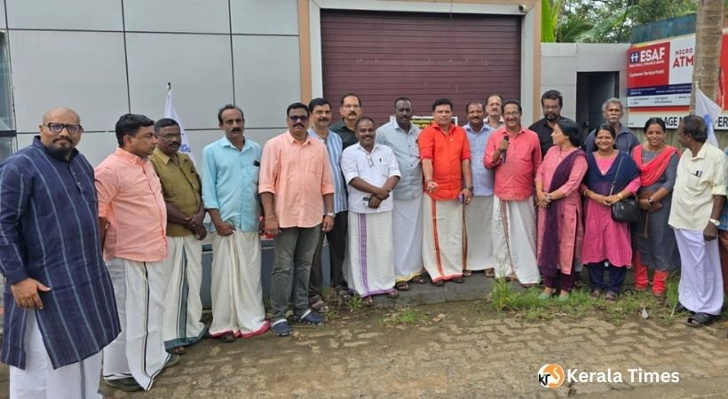 തകഴി റെയിൽവെ ഗേറ്റിൽ മേൽപ്പാലം നിർമ്മിക്കണമെന്ന് ആവശ്യപ്പെട്ട് ധർണ്ണ സംഘടിപ്പിച്ചു.