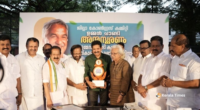 ഉമ്മന് ചാണ്ടി കാരുണ്യ പുരസ്കാരം ഡിഫറന്റ് ആര്ട് സെന്ററിന് സമ്മാനിച്ചു