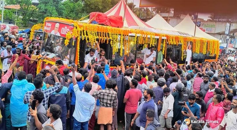 ജീവിതകാലം നീണ്ട പോരാട്ടം… വിഎസിനെ അന്ത്യയാത്രയ്ക്ക് കൂട്ടായിയെത്തിയ ആലപ്പുഴയുടെ കണ്ണീരും ഓർമ്മകളും -കേരളം ടൈംസ് ഒരനുസ്മരണം………