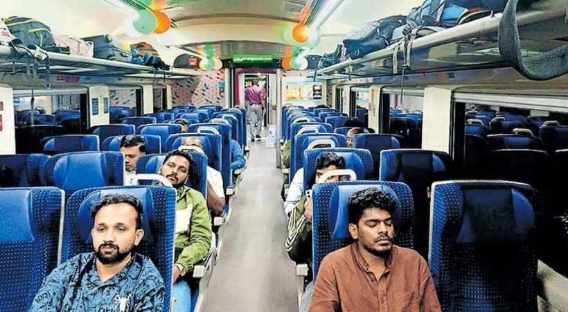 ബെംഗളൂരു–എറണാകുളം വന്ദേഭാരത് യാത്രക്കാർക്ക് ആവേശം: കുറഞ്ഞ സമയത്ത് സുഖയാത്ര, ടിക്കറ്റിന് വൻ ഡിമാൻഡ്