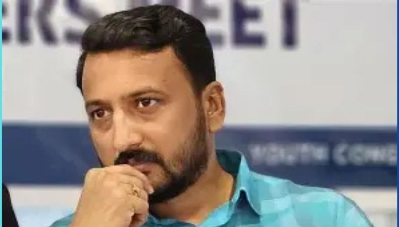 രാഹുലിന്റെ ജാമ്യഹർജി ബുധനാഴ്ച പരിഗണനയ്ക്ക്; ഒളിവിൽ തുടരുന്ന രാഹുൽ തിരുവനന്തപുരത്ത് എത്തി വക്കാലത്ത് ഒപ്പുവച്ചു.