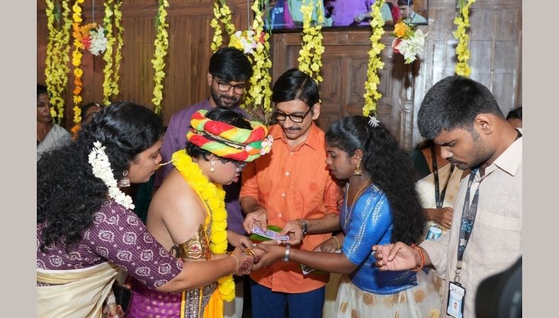 ഡിഫറന്റ് ആര്ട് സെന്ററില് ഭിന്നശേഷിക്കാര്ക്ക് സ്നേഹക്കൈനീട്ടം
