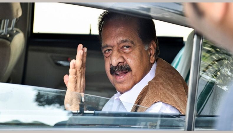 ഗുരുവായൂർ ദർശനത്തിന് ശേഷം തലസ്ഥാനത്ത് ചെന്നിത്തലക്ക് വൻ സ്വീകരണം; മന്ത്രിസഭാ പ്രവേശന ചോദ്യങ്ങളിൽ വീണ്ടും മൗനം