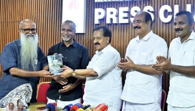 മധ്യകേരളത്തിലെ പത്രചരിത്രം പറഞ്ഞ് ‘വൃത്താന്തവൃത്തം’ പുറത്തിറങ്ങി; പ്രകാശനം രമേശ് ചെന്നിത്തല നിർവ്വഹിച്ചു