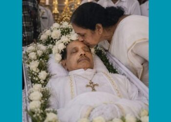 ഭർത്താവിന്റെ അന്ത്യചുംബനത്തിന് പിന്നാലെ ഭാര്യയും യാത്രയായി; പാലായിൽ കണ്ണീരോർമ്മയായി കുര്യച്ചനും ഷേർലിയും