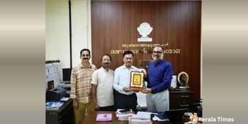 ഫൊക്കാന പ്രസിഡന്റ് ഫിലിപ്പോസ് ഫിലിപ്പിന് മലയാളം സർവ്വകലാശാലയുടെ ആദരവ്