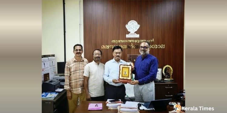 ഫൊക്കാന പ്രസിഡന്റ് ഫിലിപ്പോസ് ഫിലിപ്പിന് മലയാളം സർവ്വകലാശാലയുടെ ആദരവ്